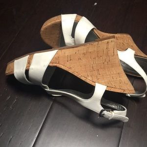 GUESS -
White leather tarissa Wedges